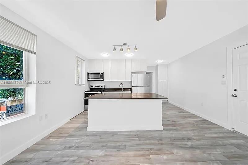 LAWRENCE ESTATE LAND CO - Residential Lease