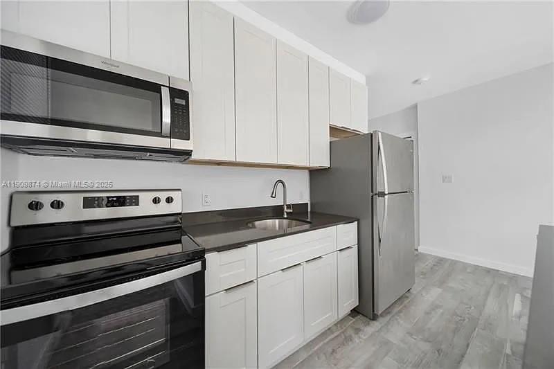 LAWRENCE ESTATE LAND CO - Residential Lease