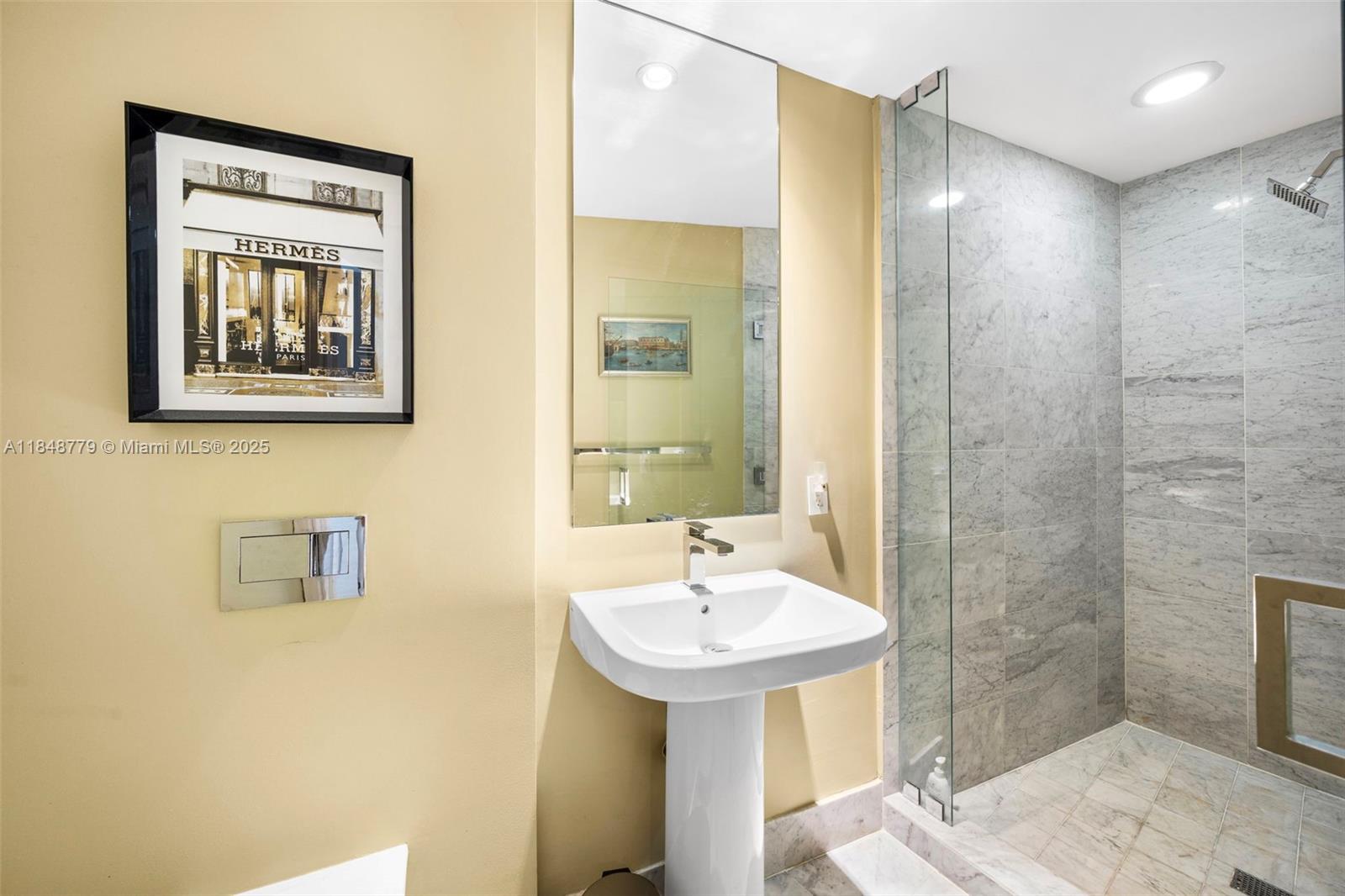 801 SMA RESIDENCES CONDO - Residential