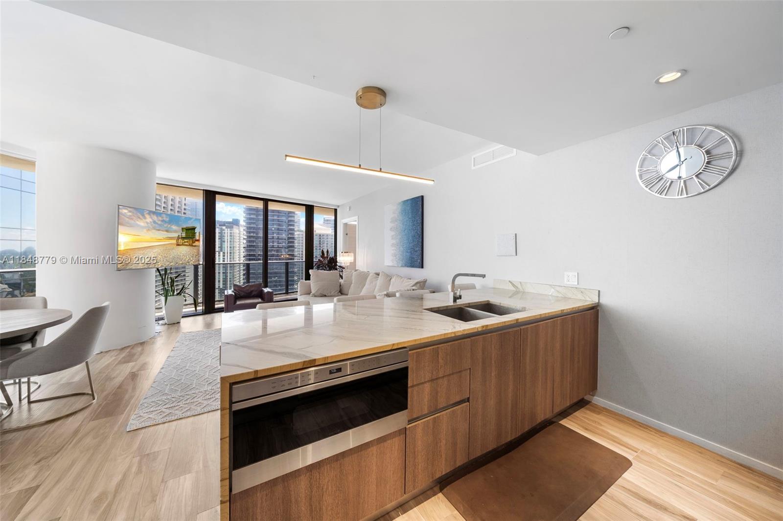 801 SMA RESIDENCES CONDO - Residential