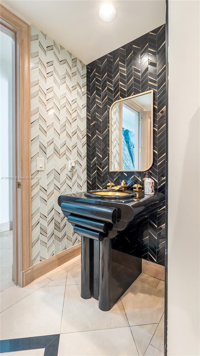 PINECREST LAKE ESTATES RE - Residential