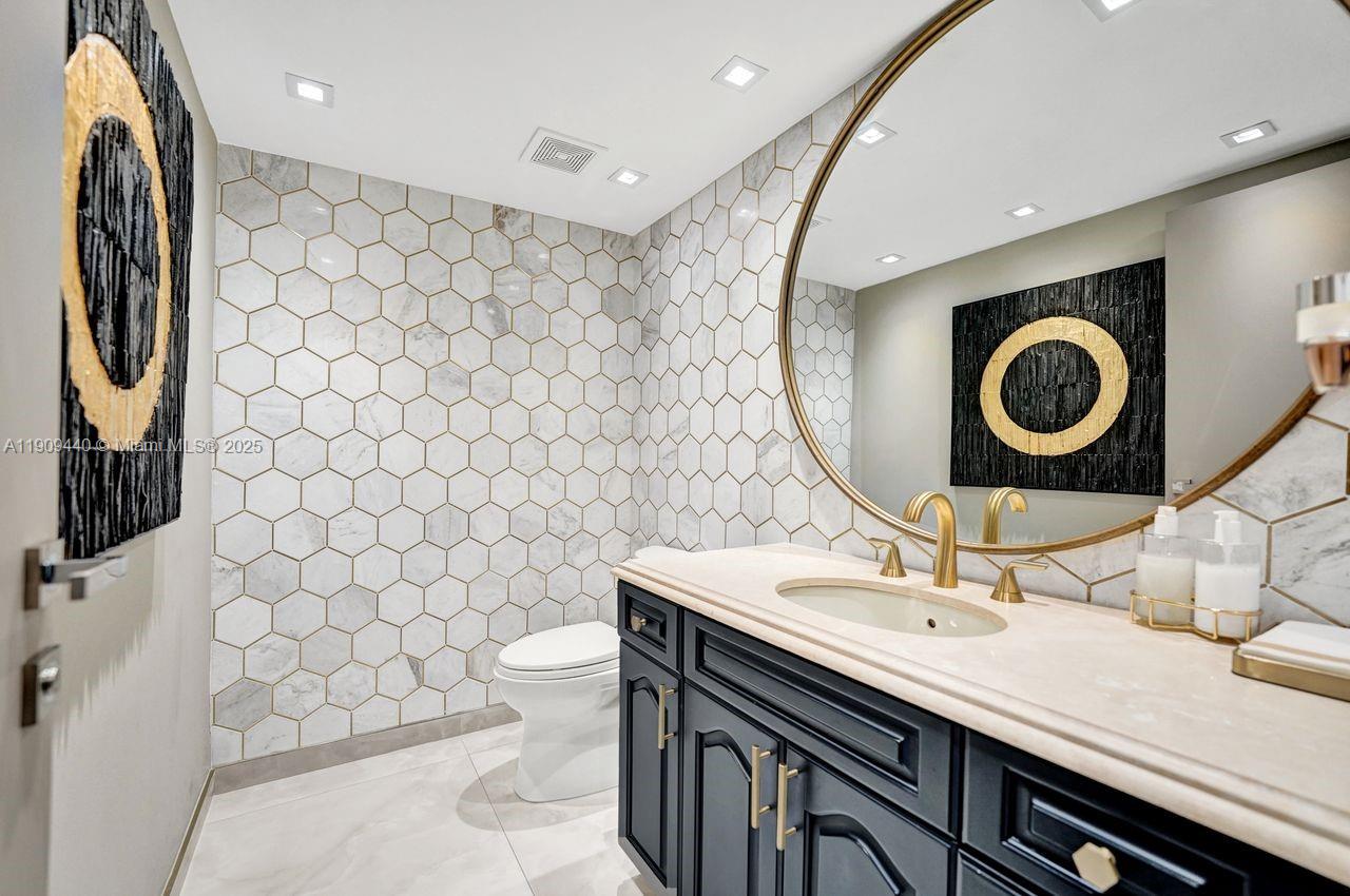 TURNBERRY ISLE SOUTH - Residential