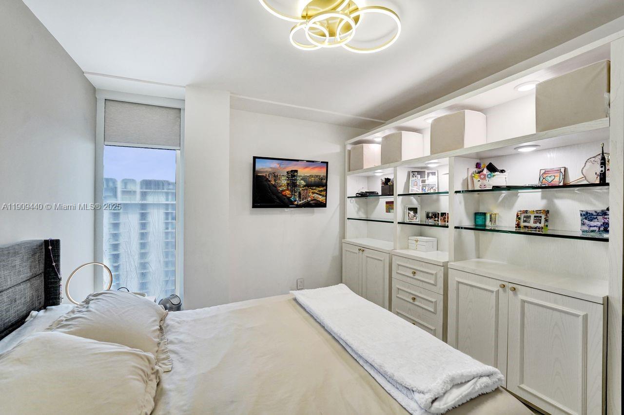 TURNBERRY ISLE SOUTH - Residential