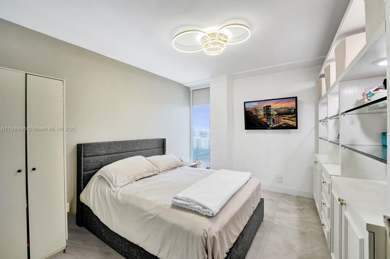 TURNBERRY ISLE SOUTH - Residential