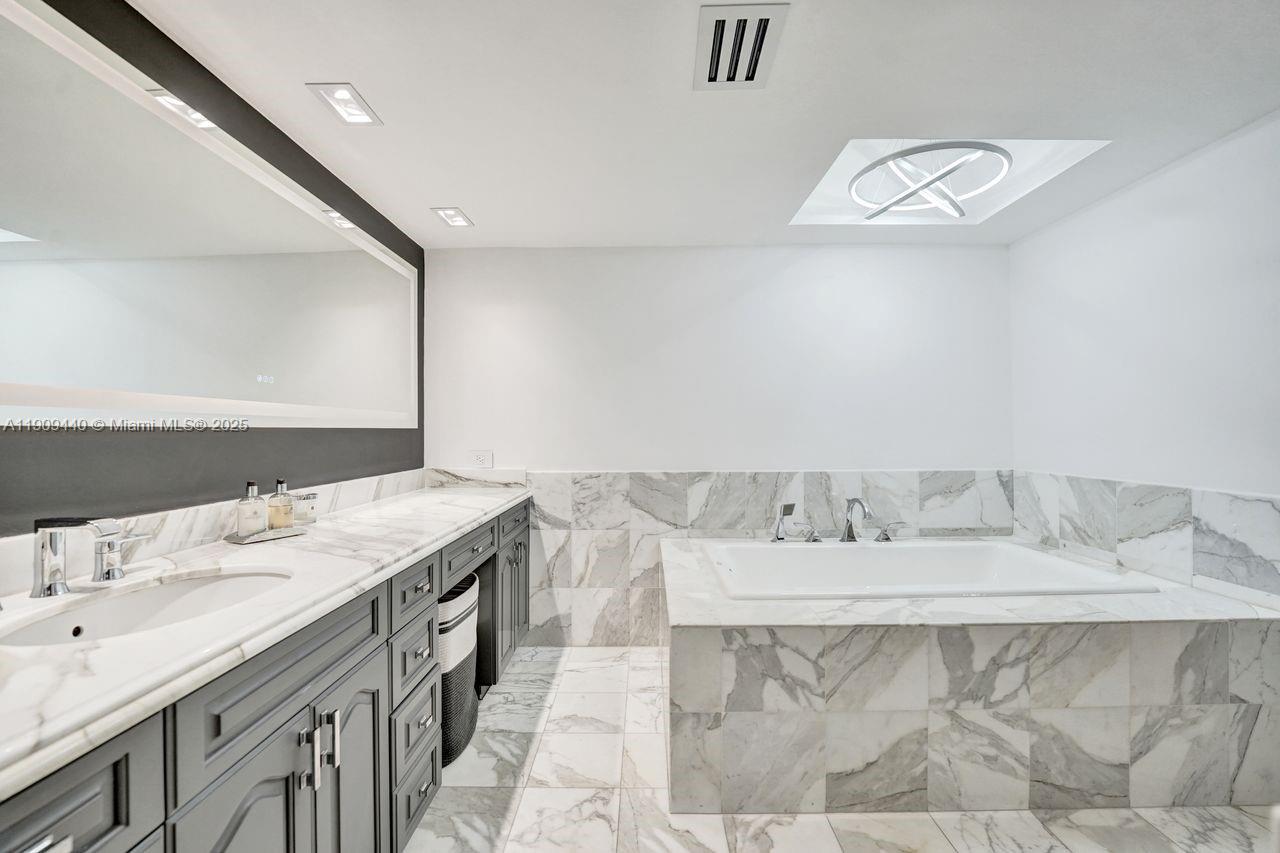 TURNBERRY ISLE SOUTH - Residential