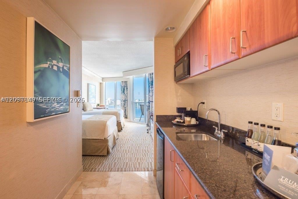 18001 Collins Ave 2504, Sunny Isles Beach, FL, 33160/$266,900 4 18001 Collins Ave 2504