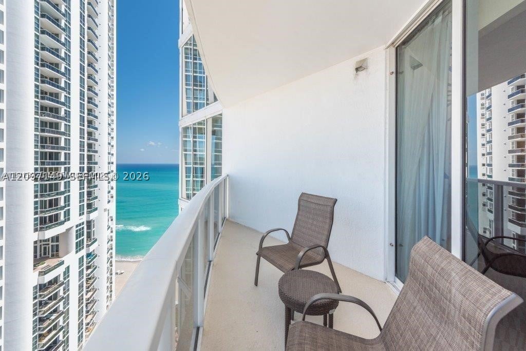18001 Collins Ave 2504, Sunny Isles Beach, FL, 33160/$266,900 1 18001 Collins Ave 2504