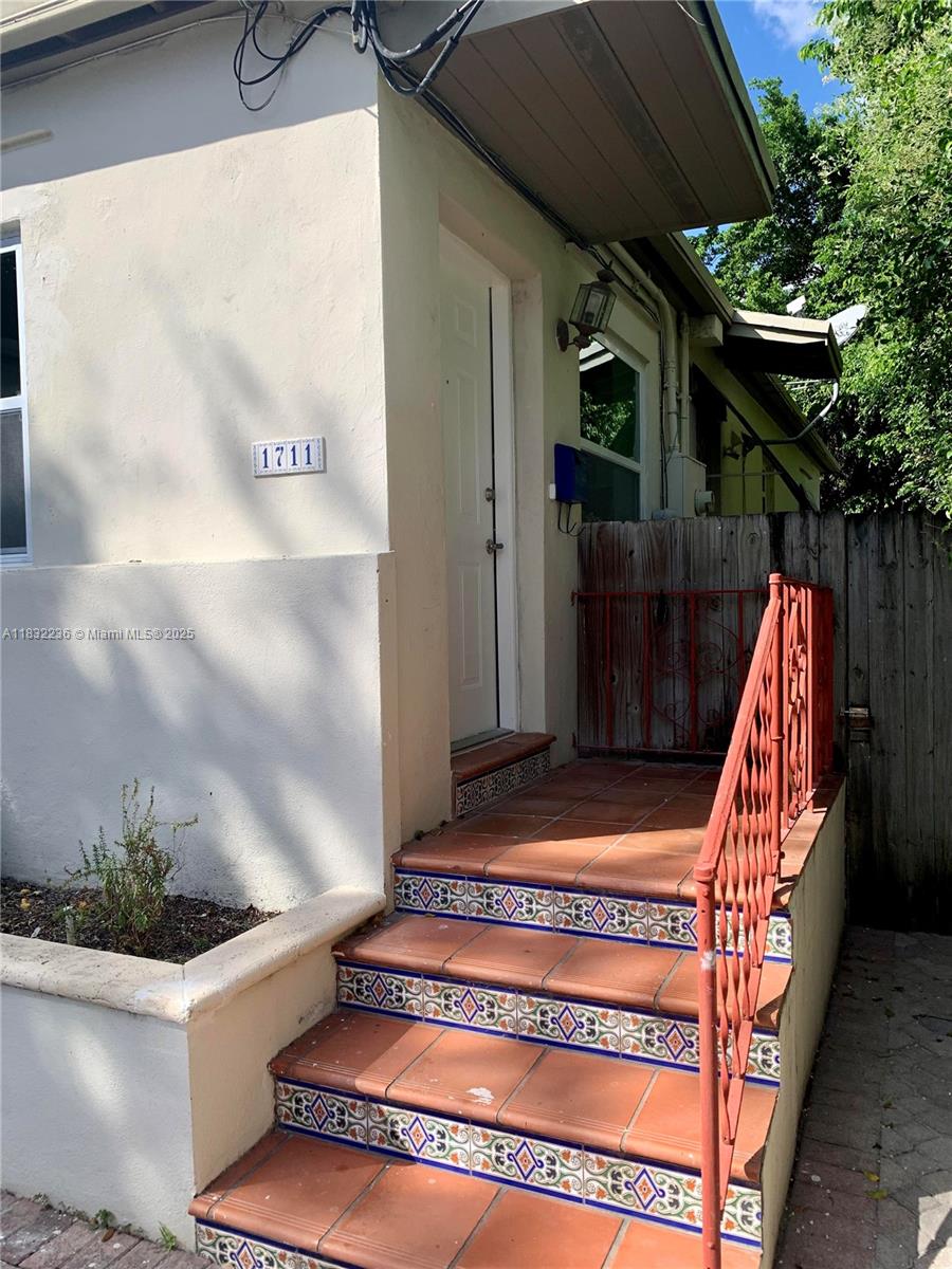 1711 SW 21st Ter 1711