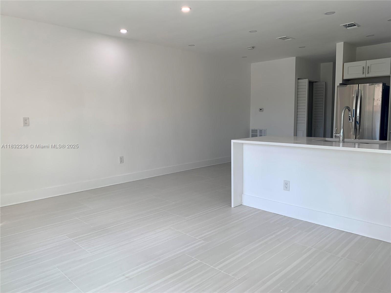 1711 SW 21st Ter 1711