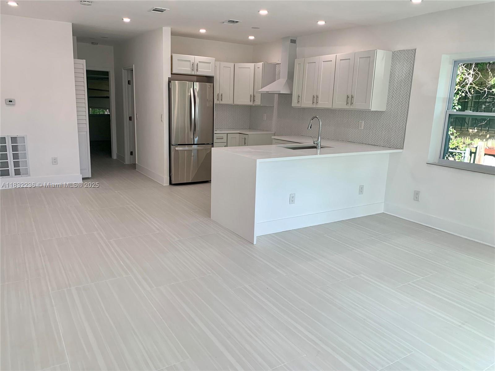 1711 SW 21st Ter 1711