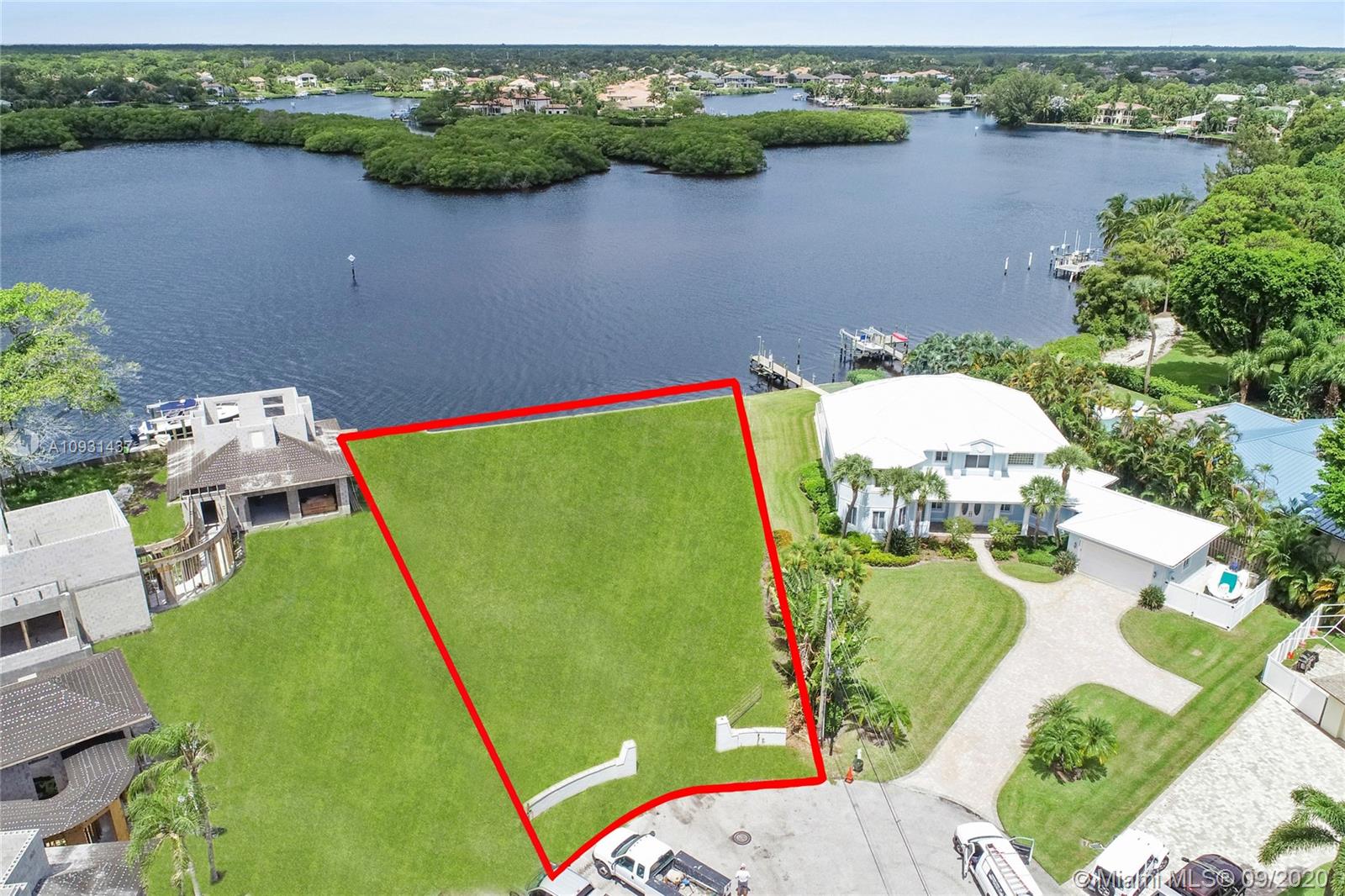 TRAPPERS POINT - Land