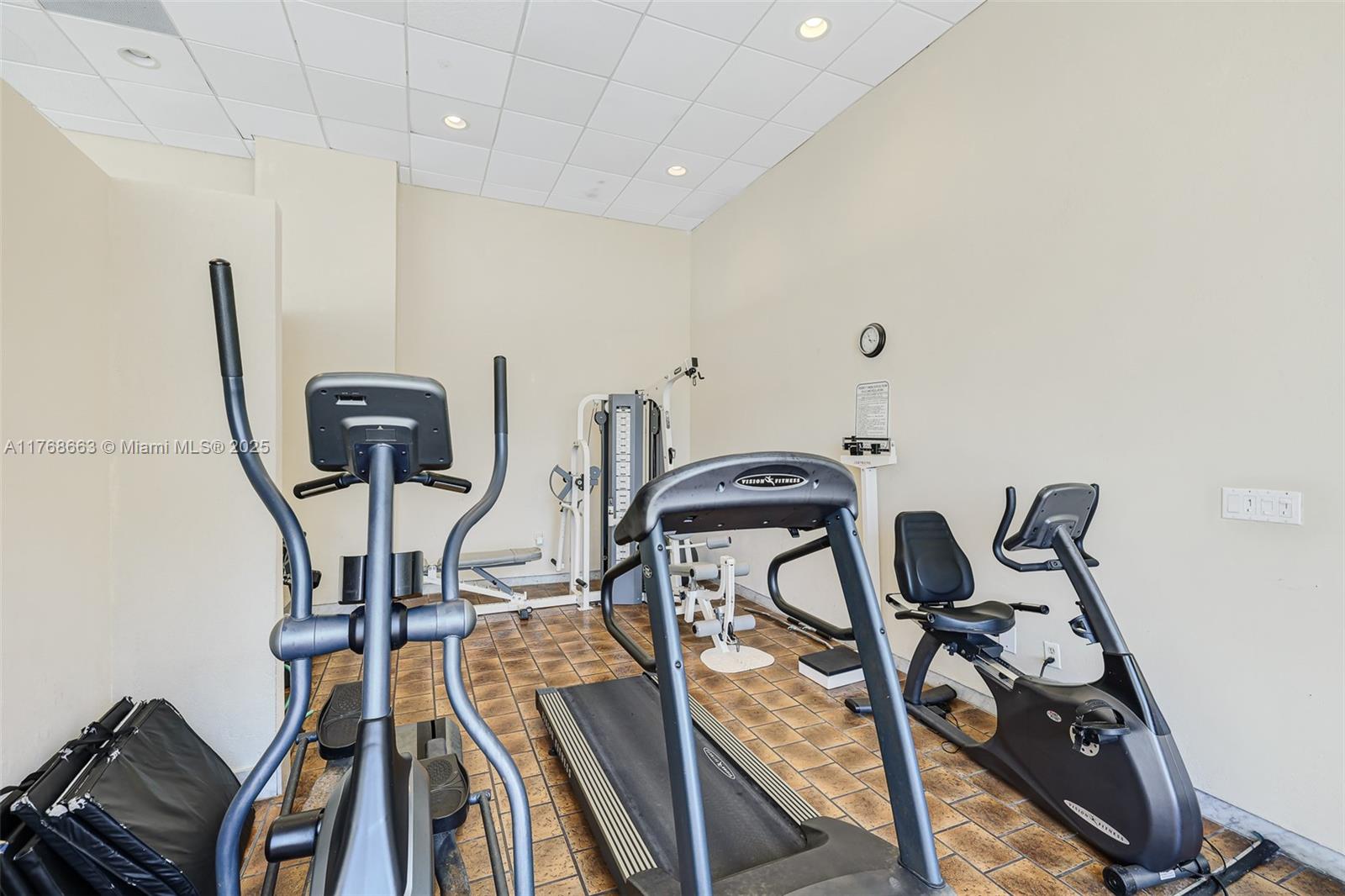 5838 CONDOMINIUM - Residential