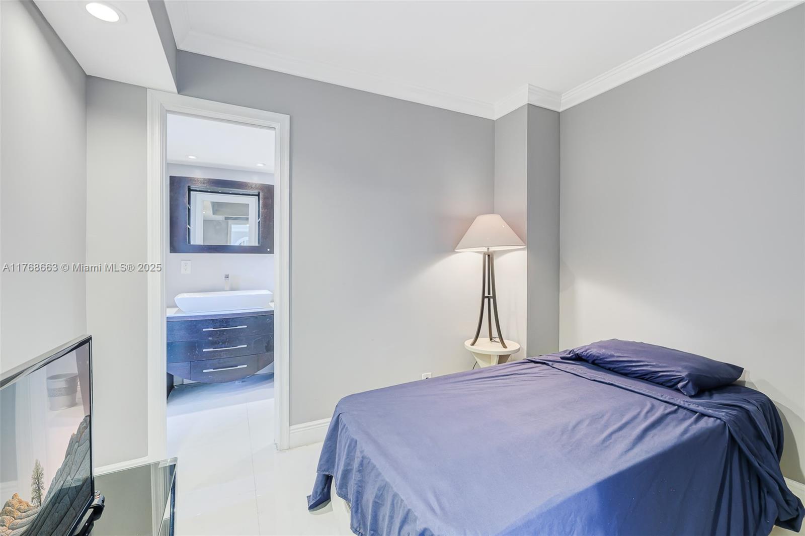 5838 CONDOMINIUM - Residential