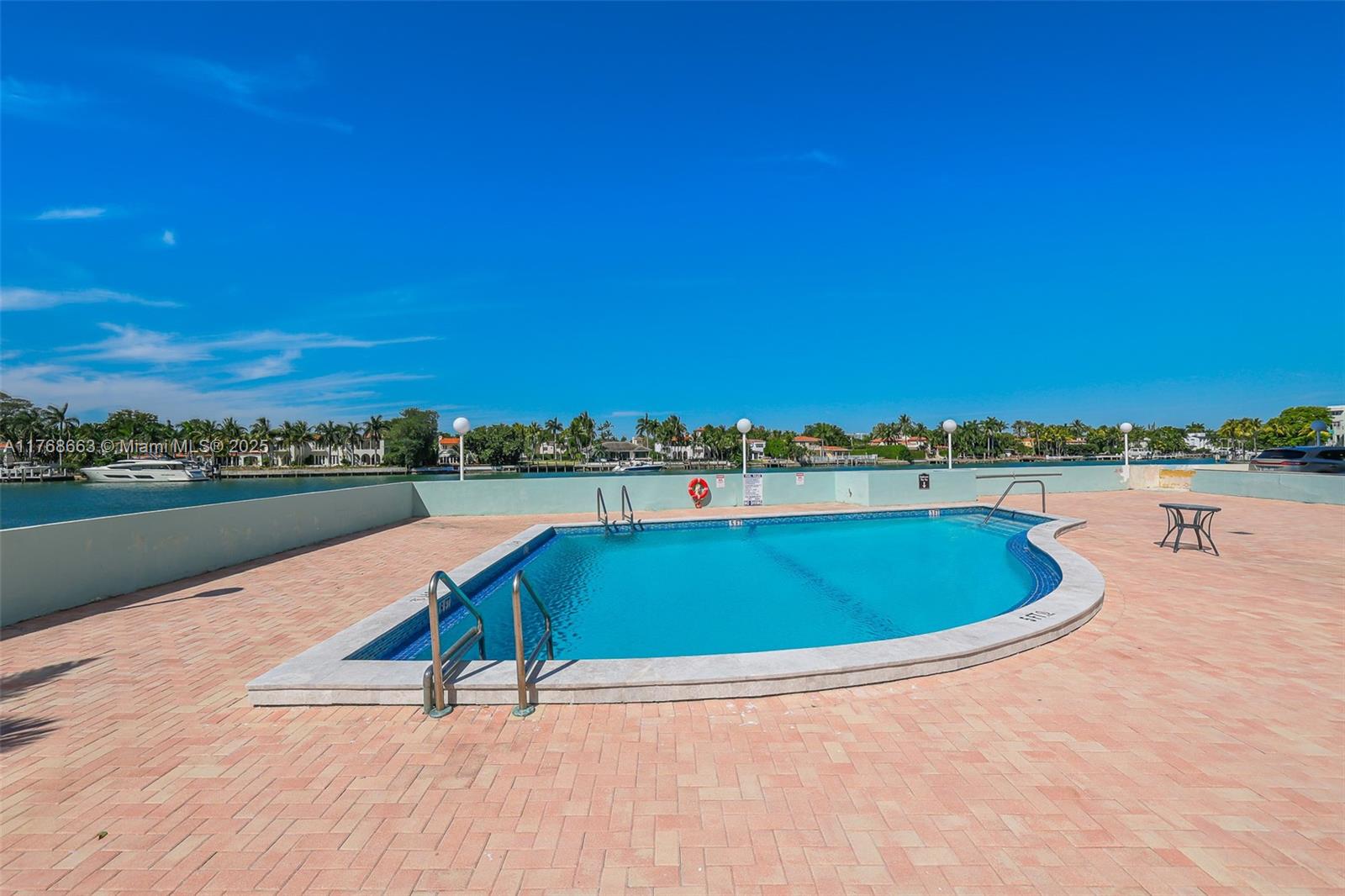 5838 CONDOMINIUM - Residential