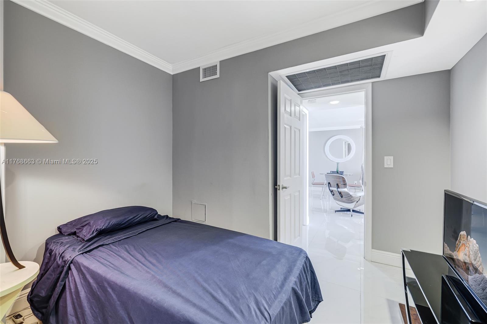 5838 CONDOMINIUM - Residential