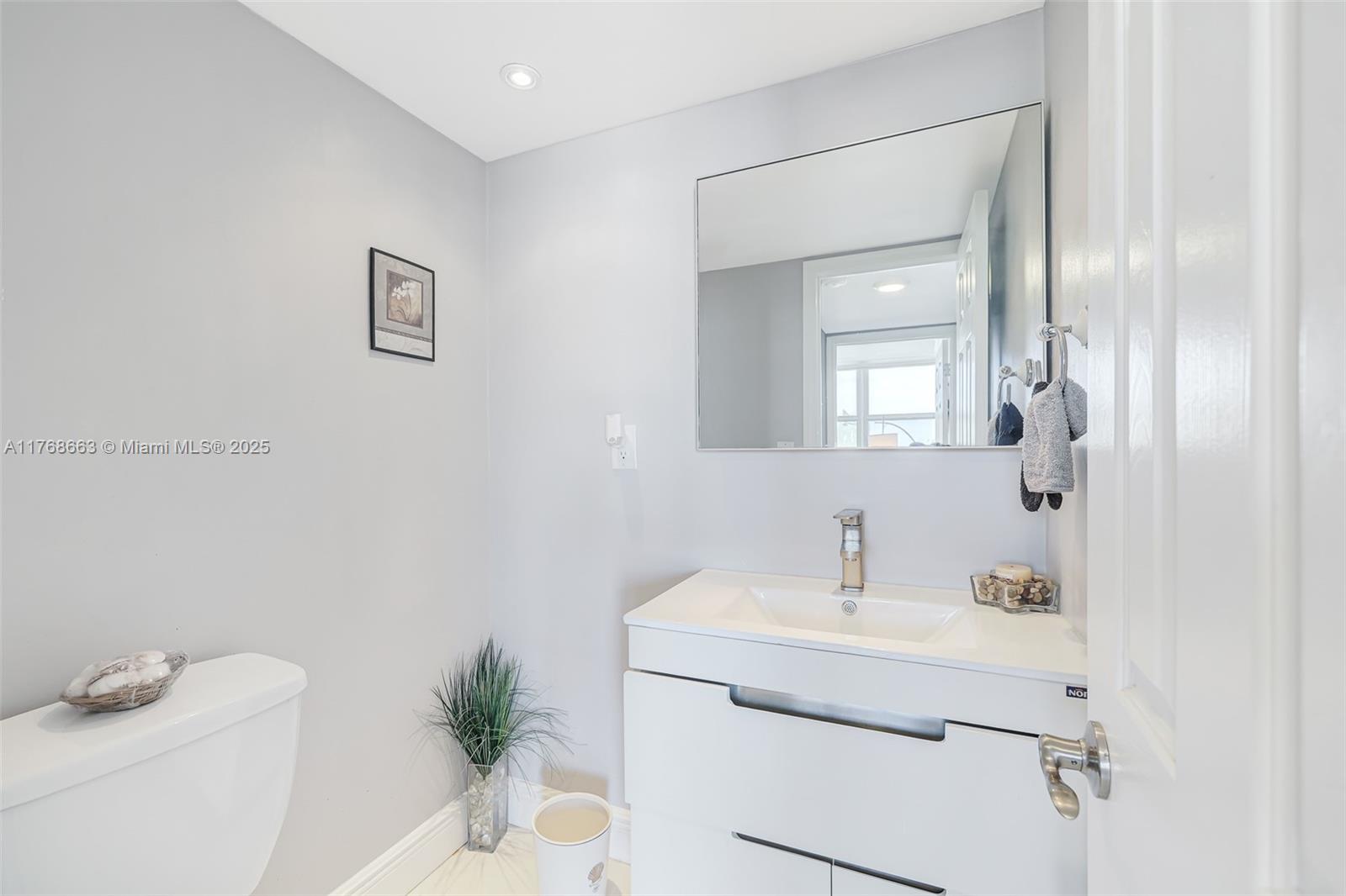 5838 CONDOMINIUM - Residential