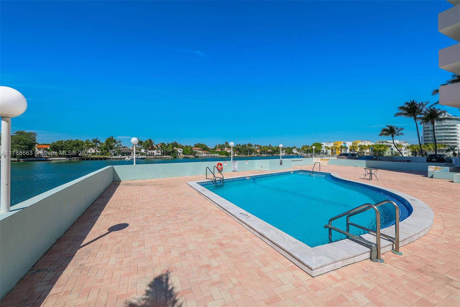 5838 CONDOMINIUM - Residential