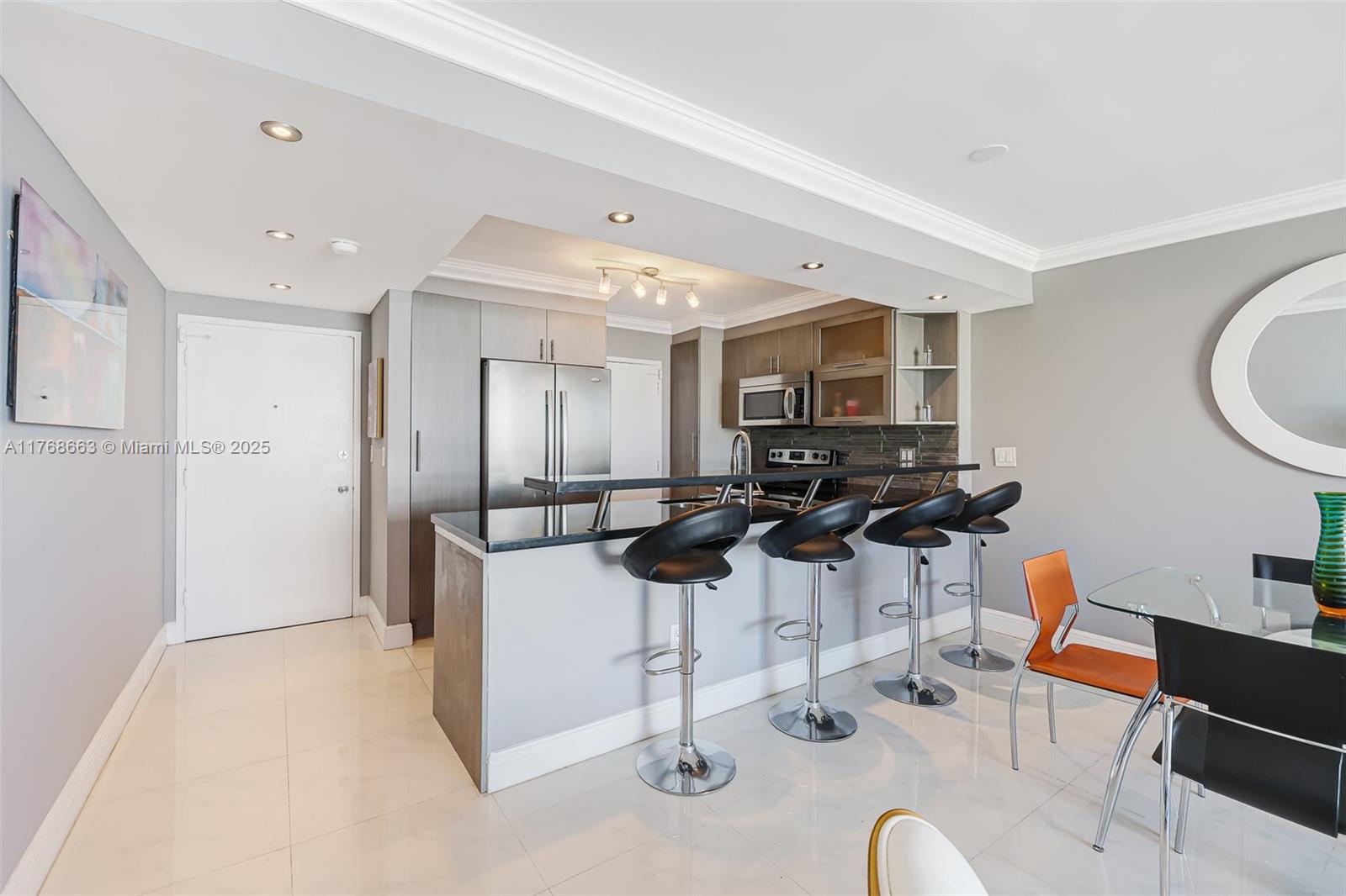 5838 CONDOMINIUM - Residential