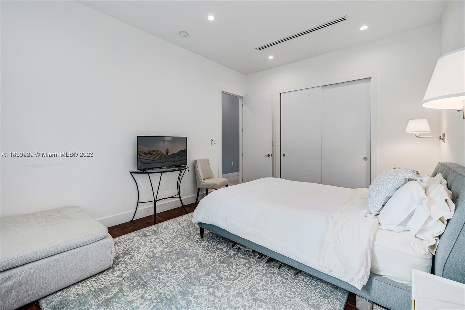 BAY HEIGHTS GROVES - Residential