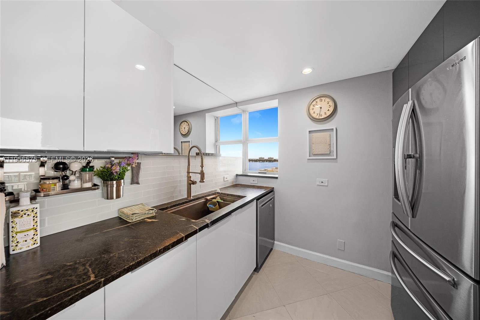 BLUE BAY TOWER CONDO - Residential