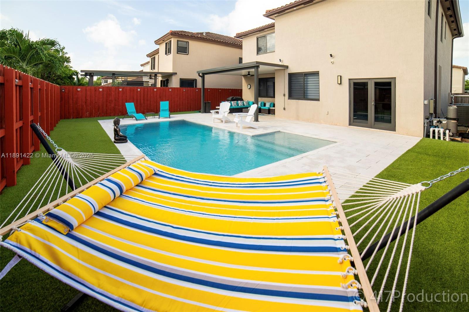 SILVER PALMS MIDTOWN - Residential