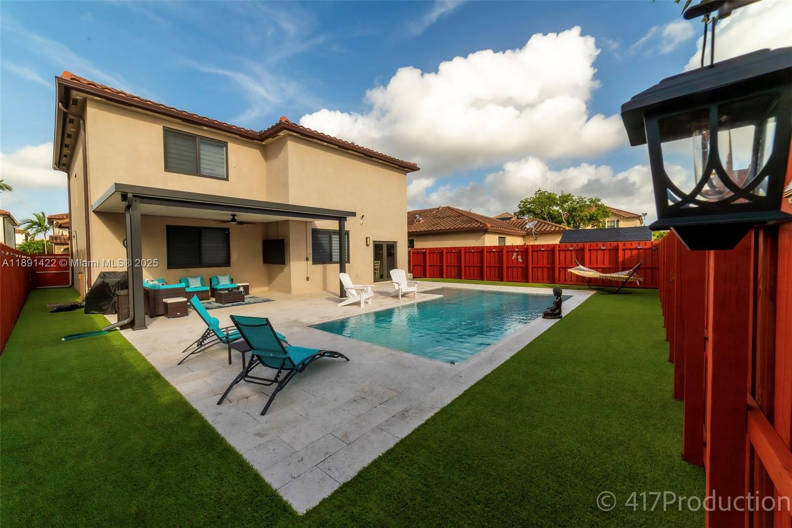 SILVER PALMS MIDTOWN - Residential
