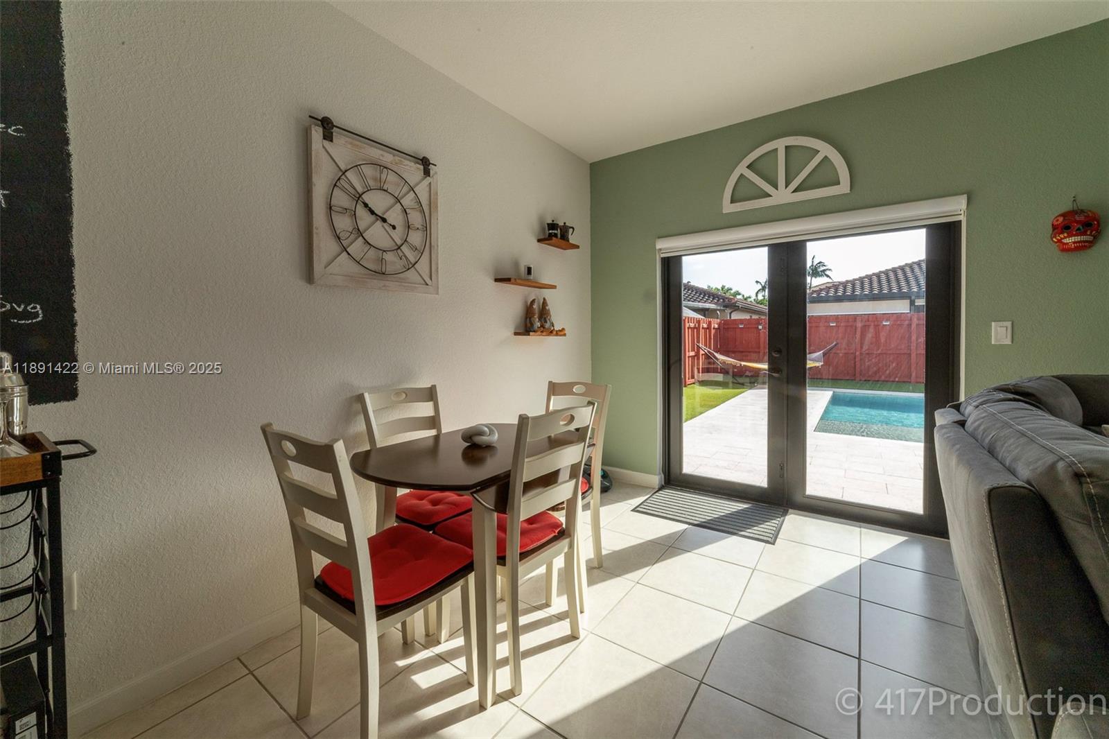 SILVER PALMS MIDTOWN - Residential