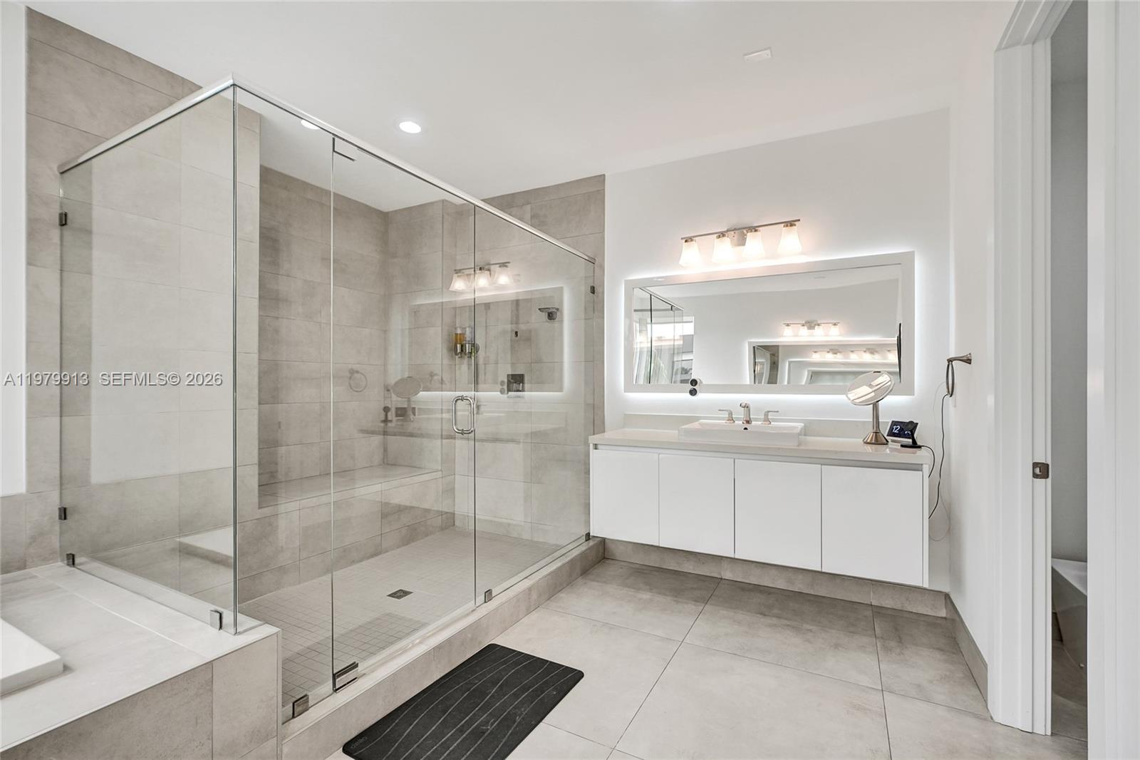 DORAL COMMONS RESIDENTIAL - Residential Lease