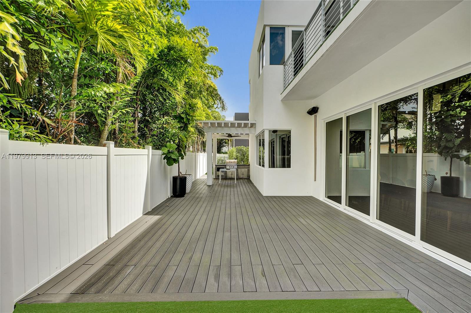 DORAL COMMONS RESIDENTIAL - Residential Lease