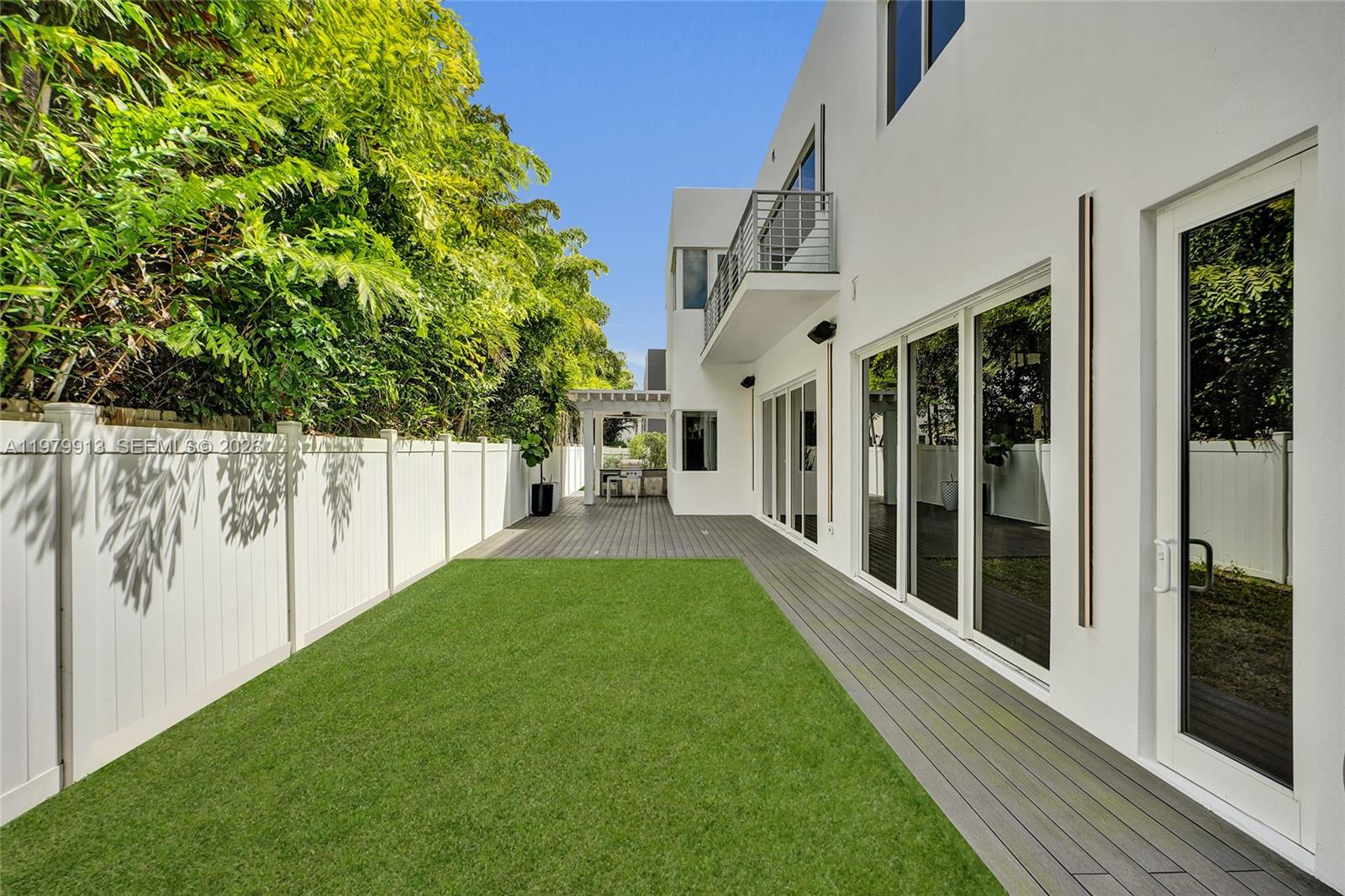 DORAL COMMONS RESIDENTIAL - Residential Lease