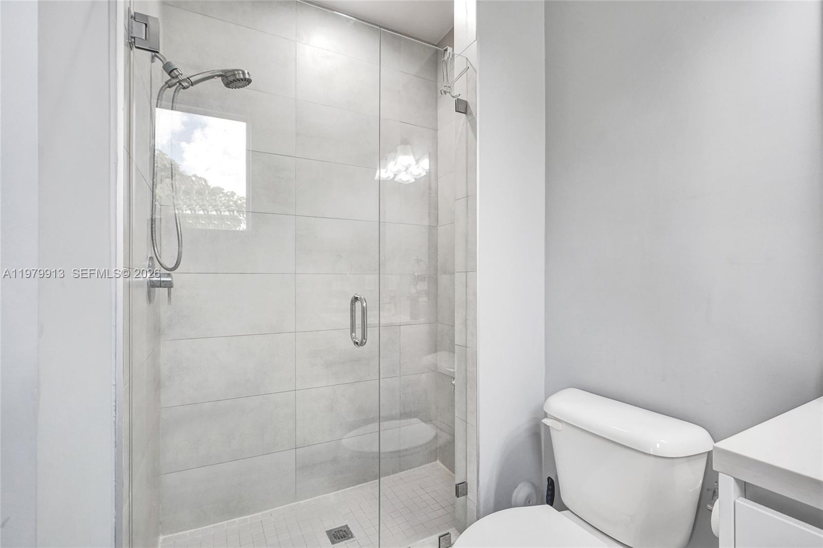 DORAL COMMONS RESIDENTIAL - Residential Lease