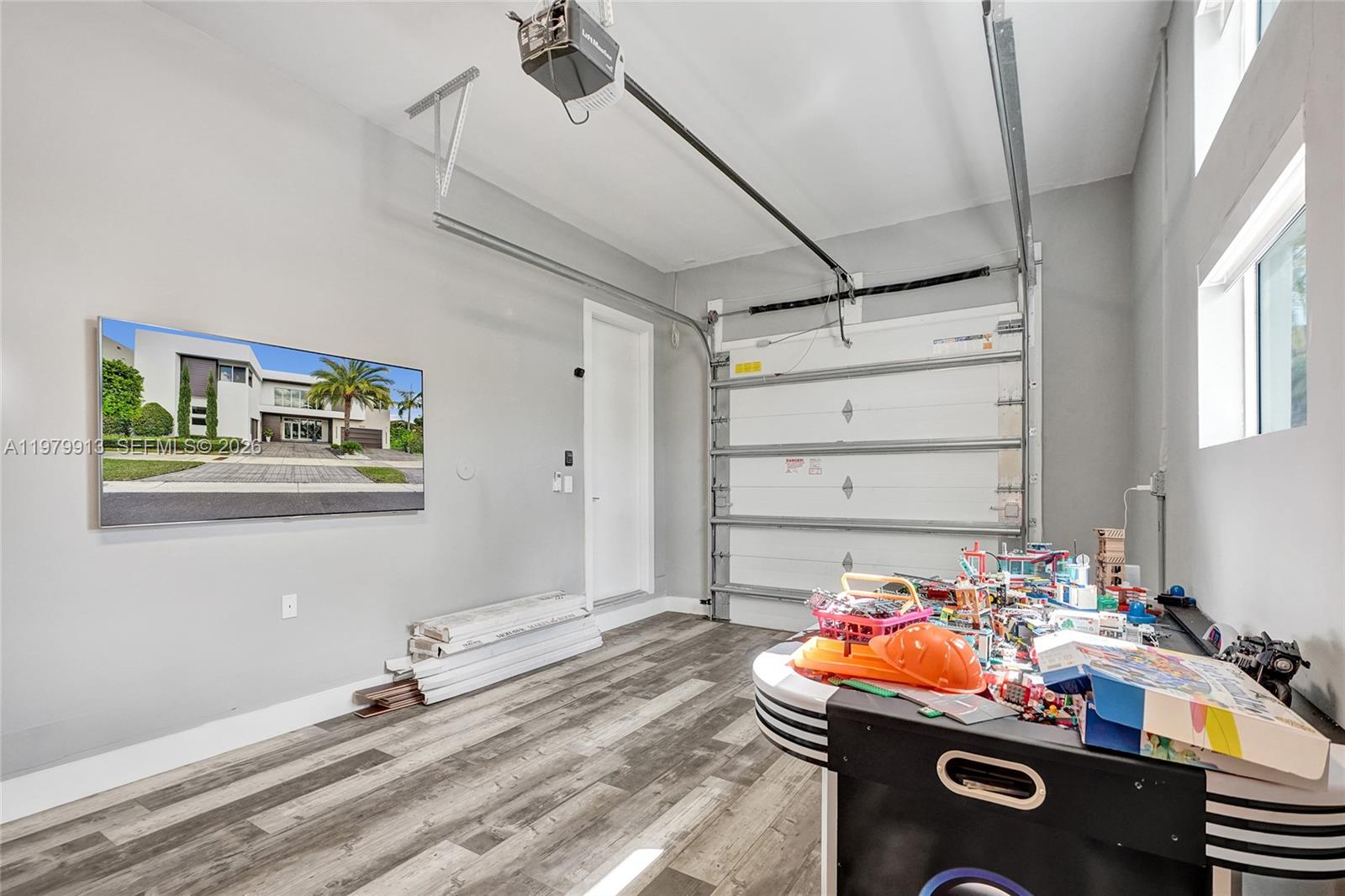 DORAL COMMONS RESIDENTIAL - Residential Lease