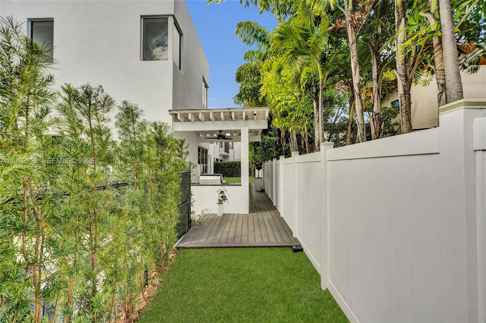 DORAL COMMONS RESIDENTIAL - Residential Lease