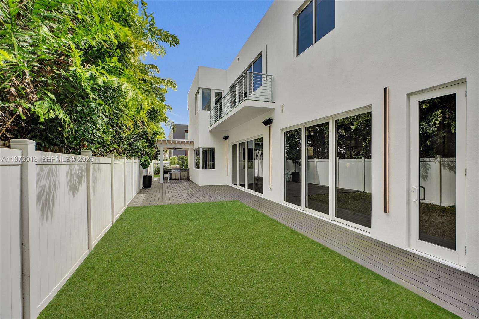 DORAL COMMONS RESIDENTIAL - Residential Lease