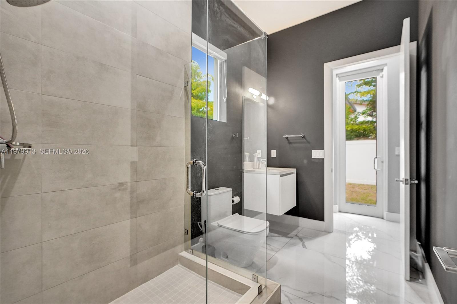 DORAL COMMONS RESIDENTIAL - Residential Lease