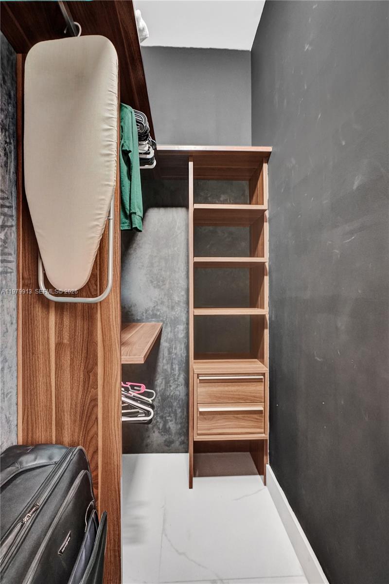 DORAL COMMONS RESIDENTIAL - Residential Lease