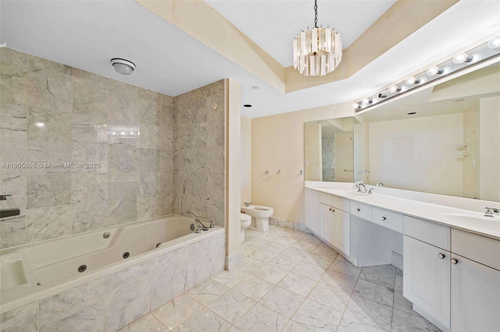 HARBOR TWS AT THE WATERWA - Residential