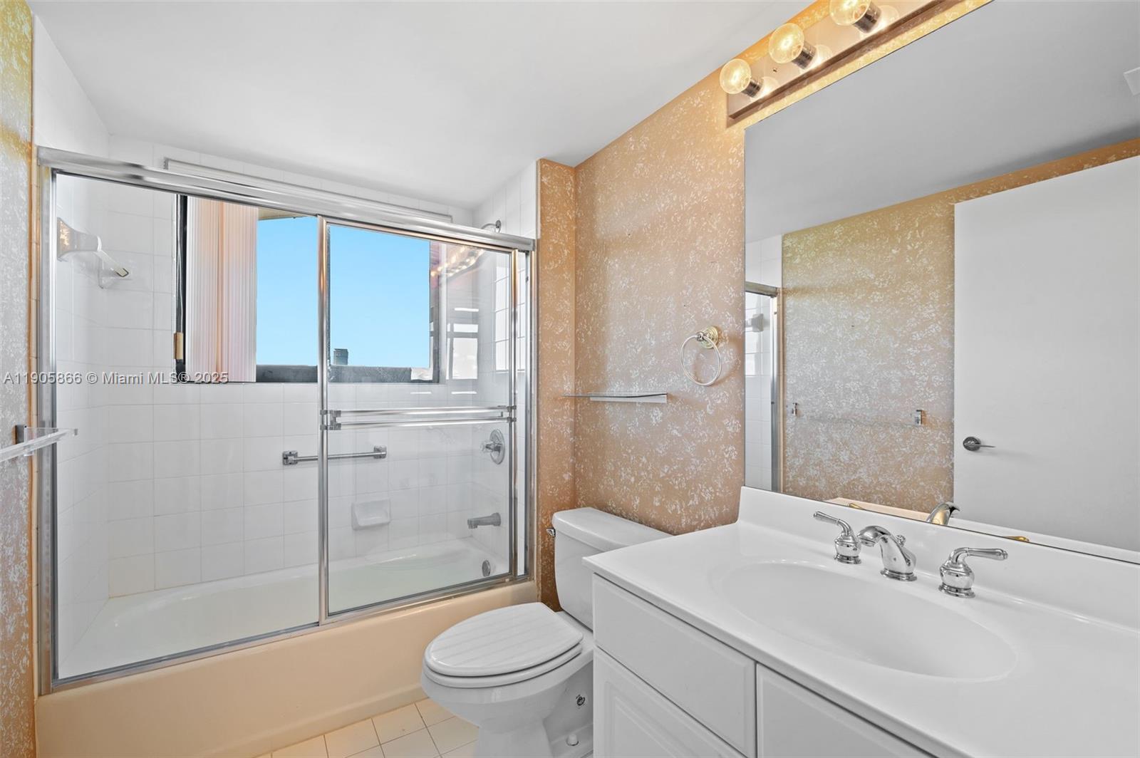 HARBOR TWS AT THE WATERWA - Residential