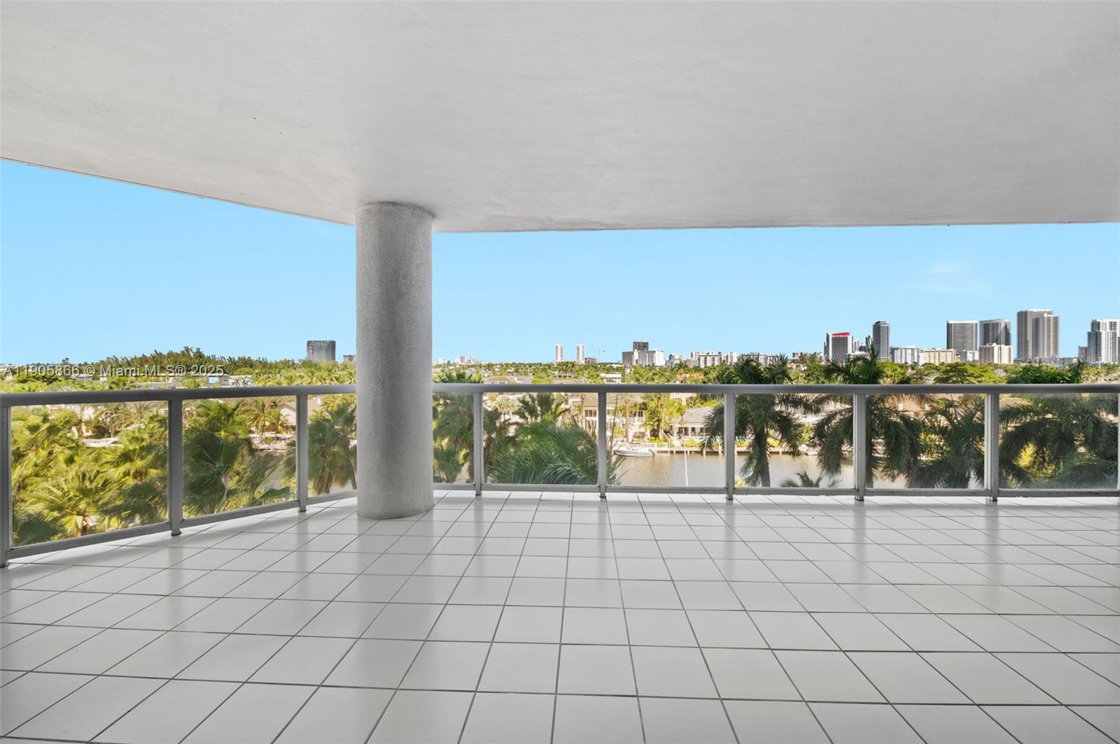 HARBOR TWS AT THE WATERWA - Residential