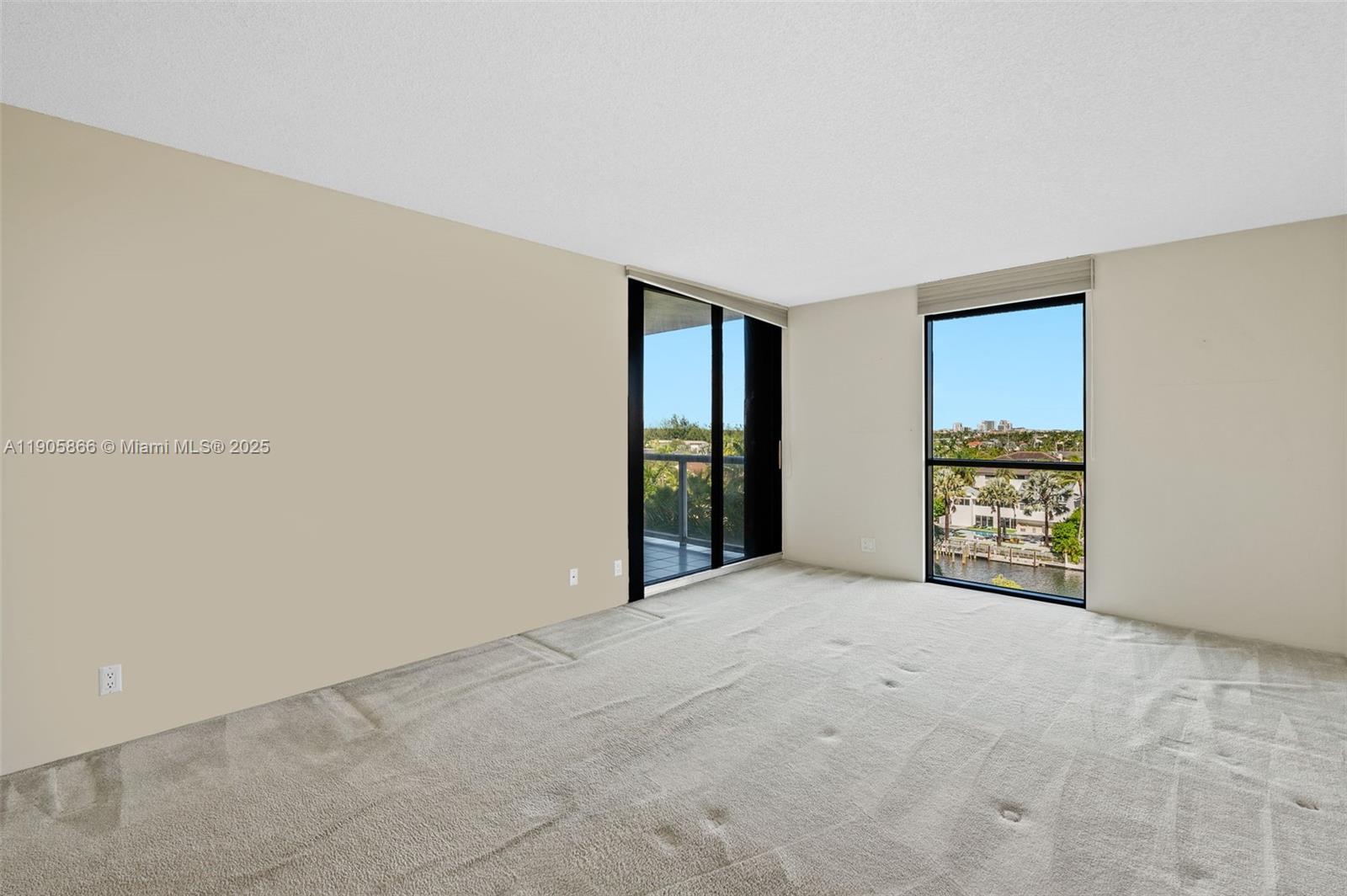 HARBOR TWS AT THE WATERWA - Residential