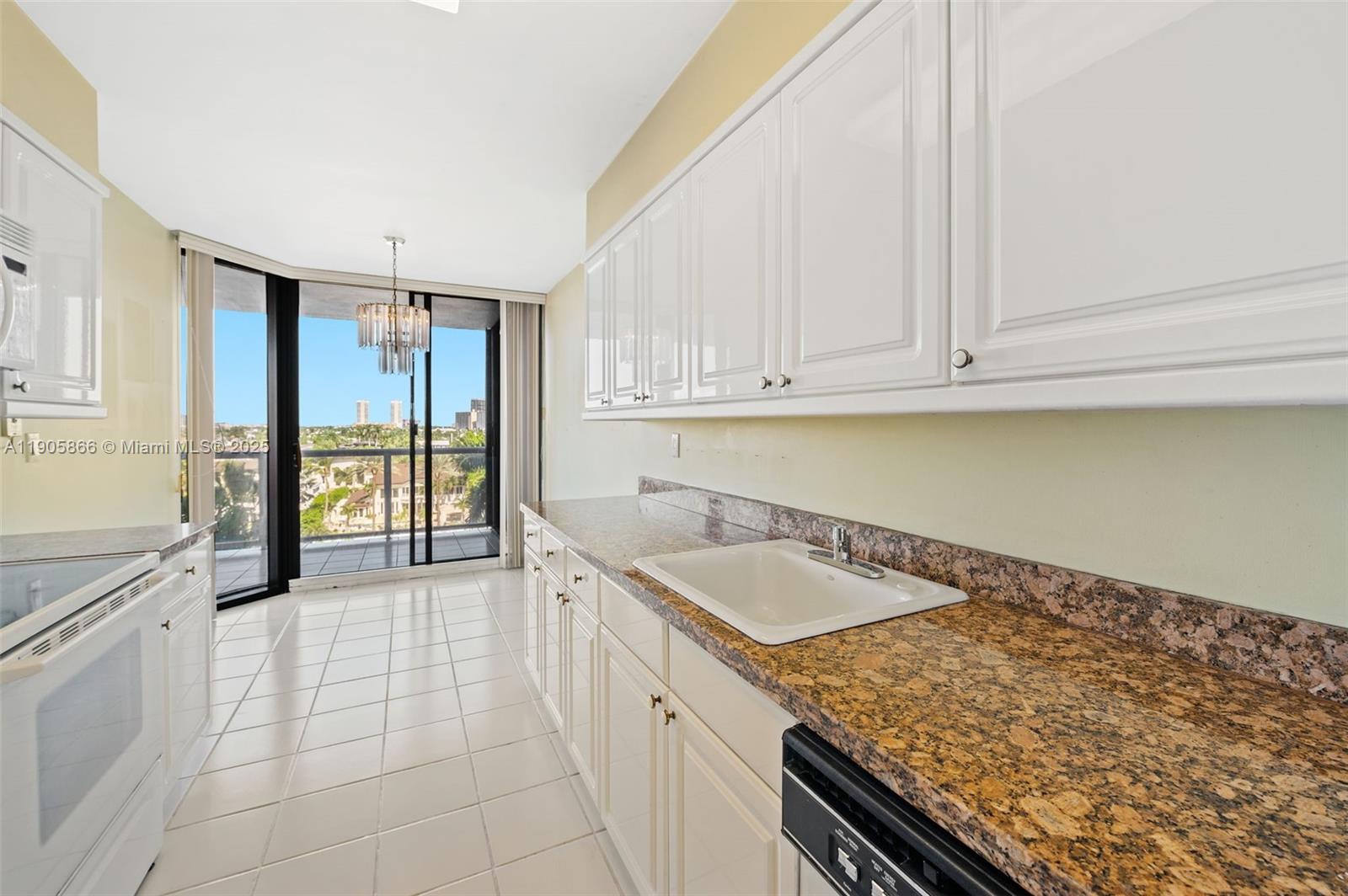 HARBOR TWS AT THE WATERWA - Residential