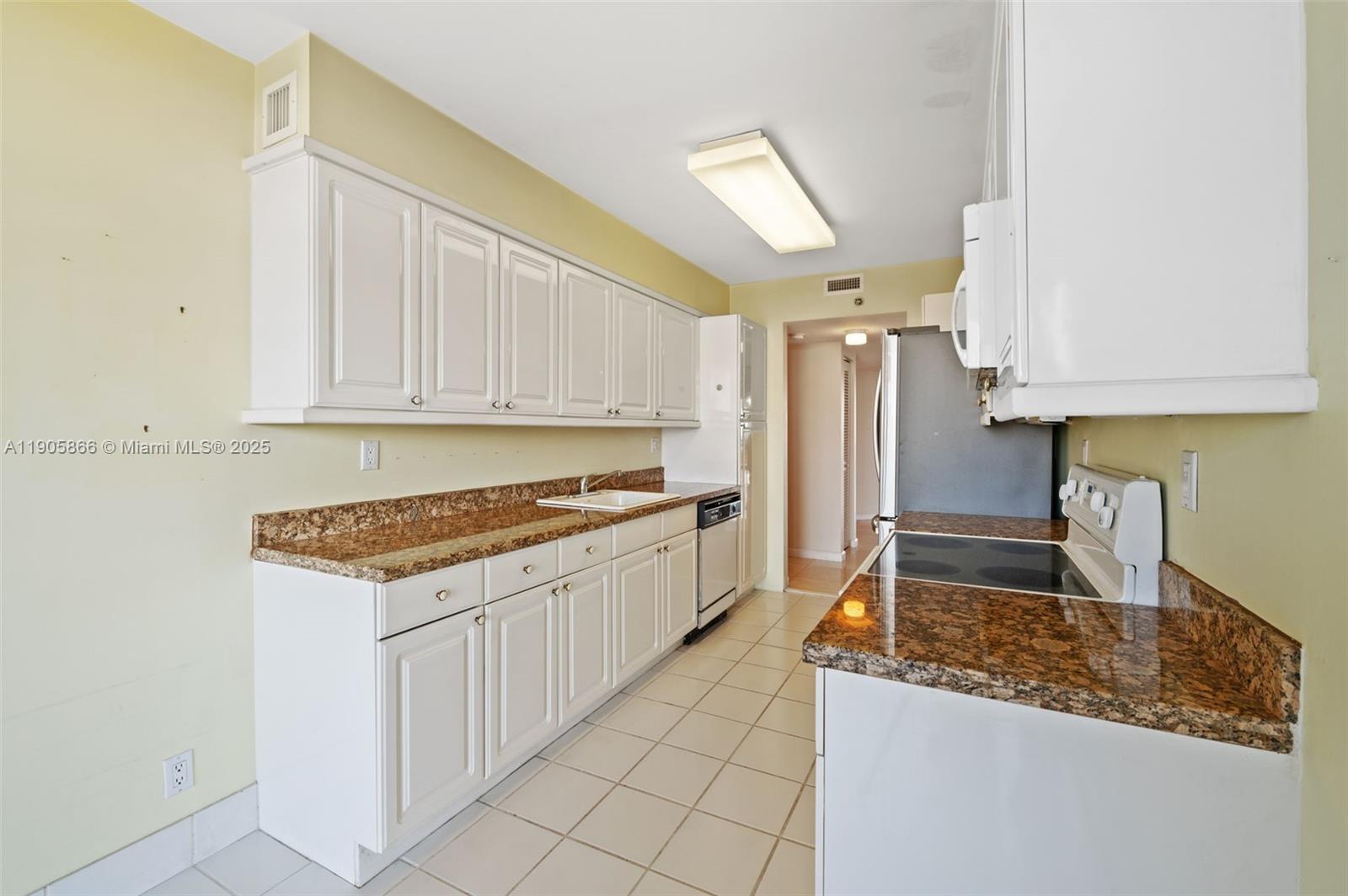 HARBOR TWS AT THE WATERWA - Residential