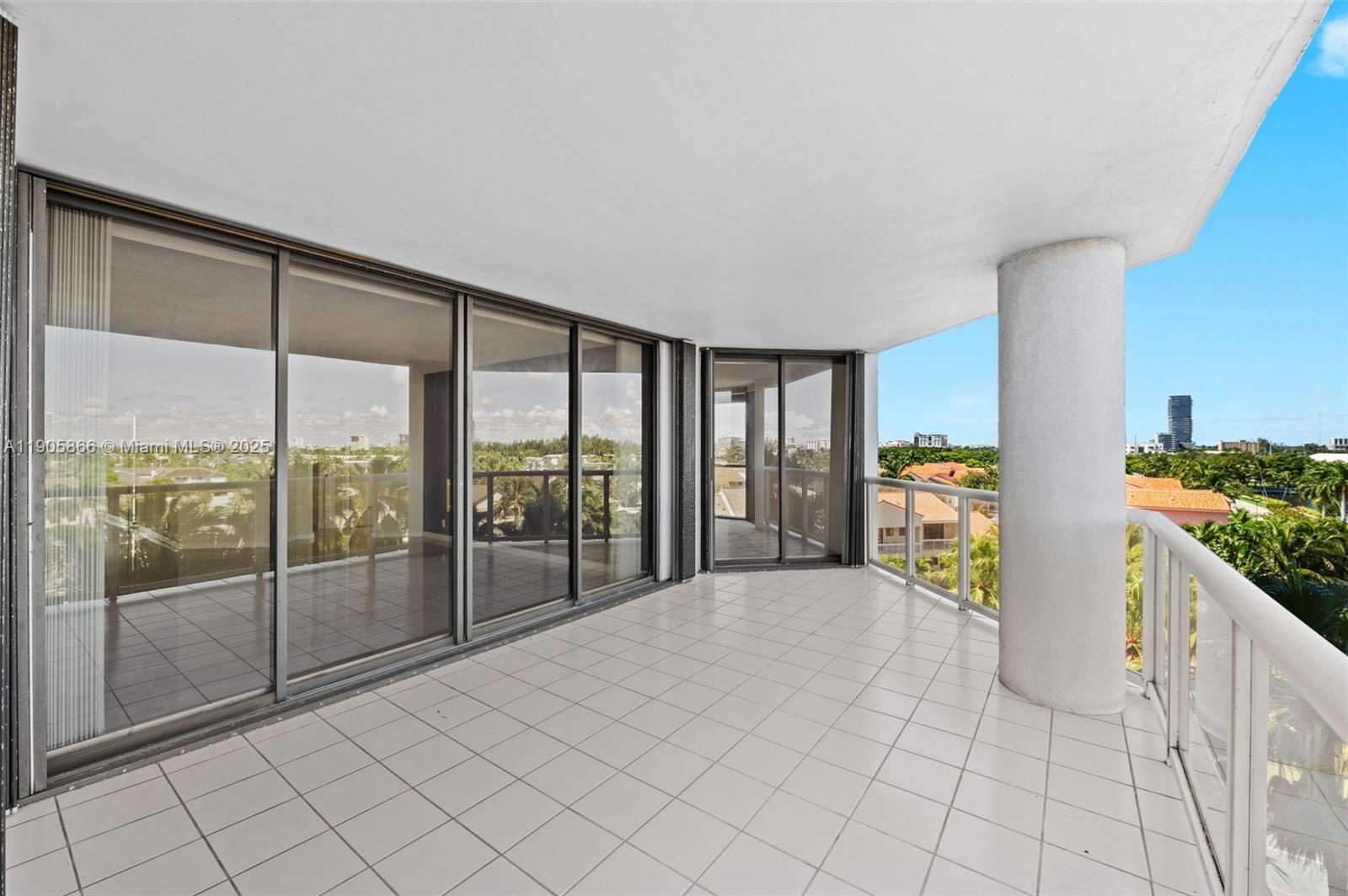 HARBOR TWS AT THE WATERWA - Residential