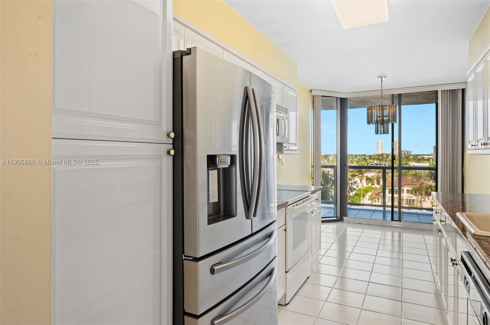 HARBOR TWS AT THE WATERWA - Residential