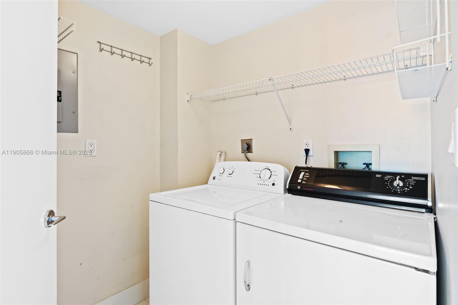 HARBOR TWS AT THE WATERWA - Residential