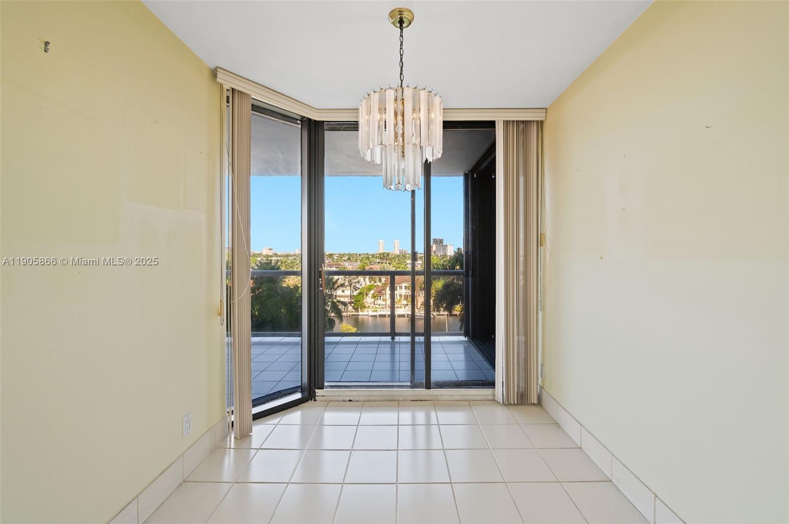 HARBOR TWS AT THE WATERWA - Residential