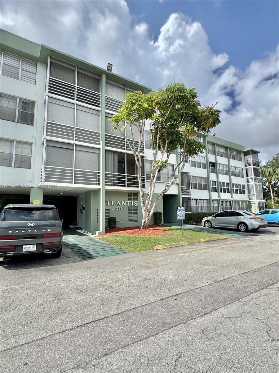 Rental Property at 2771 Taft St 102, Hollywood, Broward County, Florida - Bedrooms: 1 
Bathrooms: 1  - $1,750 MO.