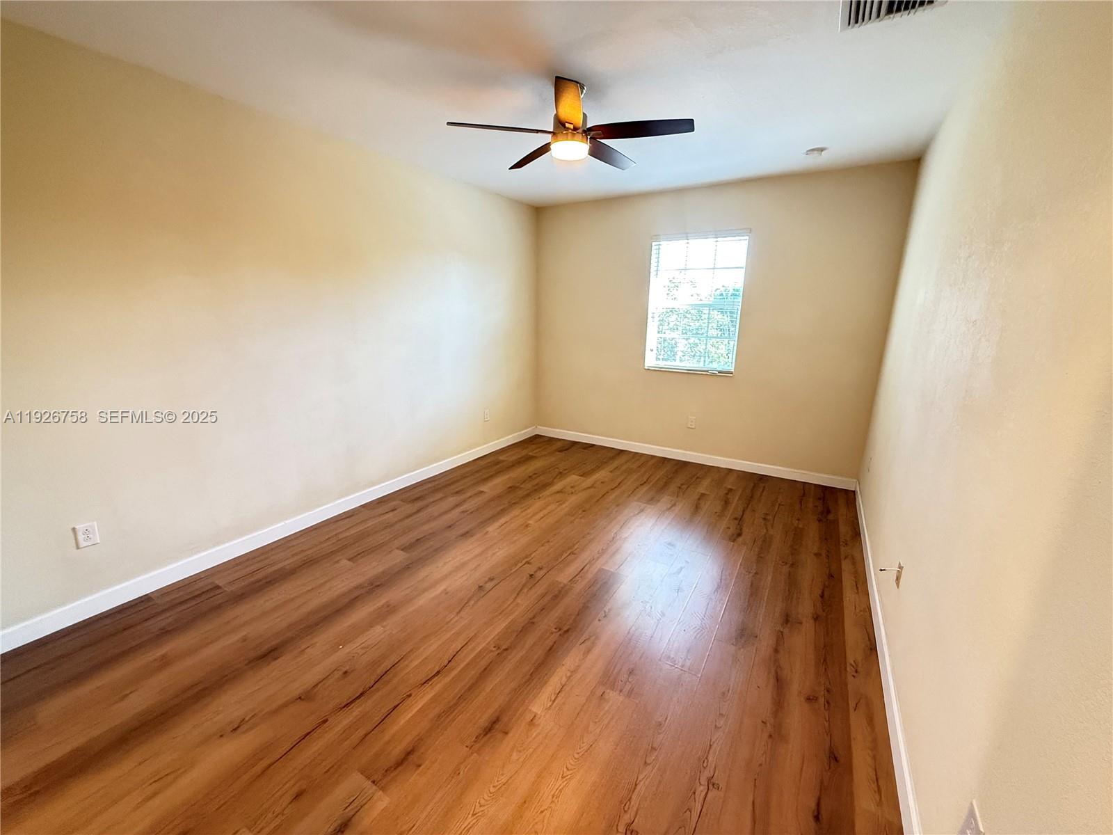 KENDALL COMMONS RESIDENTI - Residential Lease