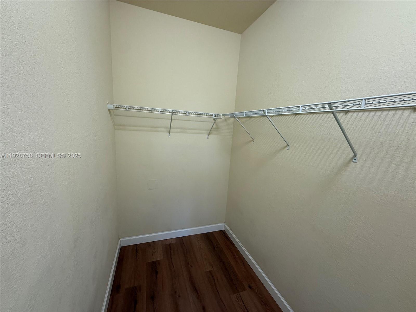 KENDALL COMMONS RESIDENTI - Residential Lease