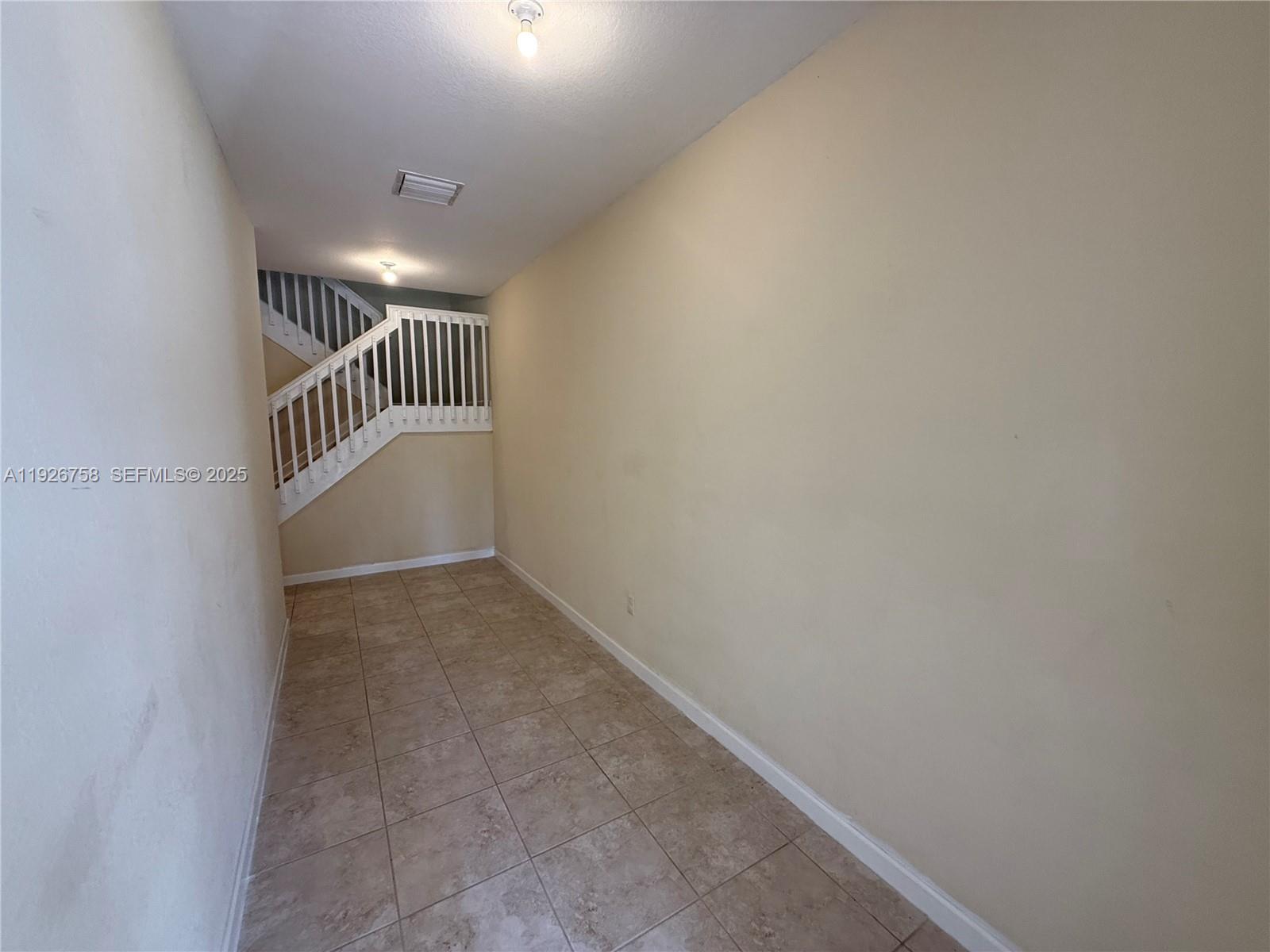 KENDALL COMMONS RESIDENTI - Residential Lease